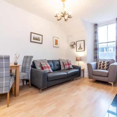 Apartamento Bright And Cosy Flat At The Heart Of The Old Town Edimburgo Exterior foto