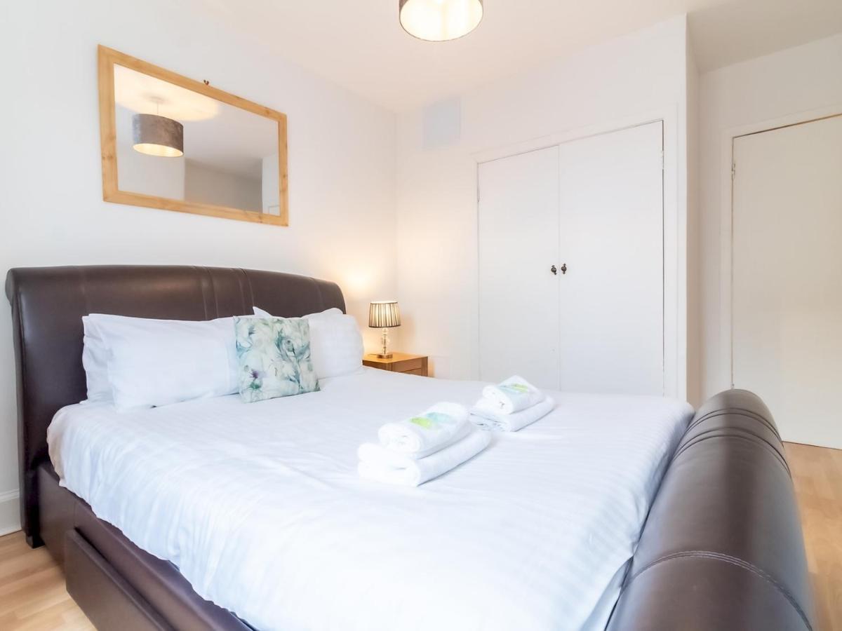 Apartamento Bright And Cosy Flat At The Heart Of The Old Town Edimburgo Exterior foto