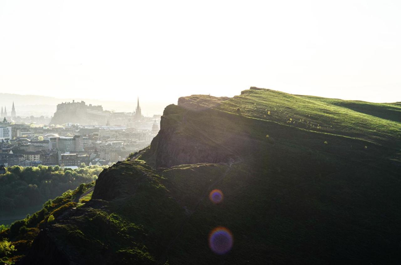 Apartamento Bright And Cosy Flat At The Heart Of The Old Town Edimburgo Exterior foto