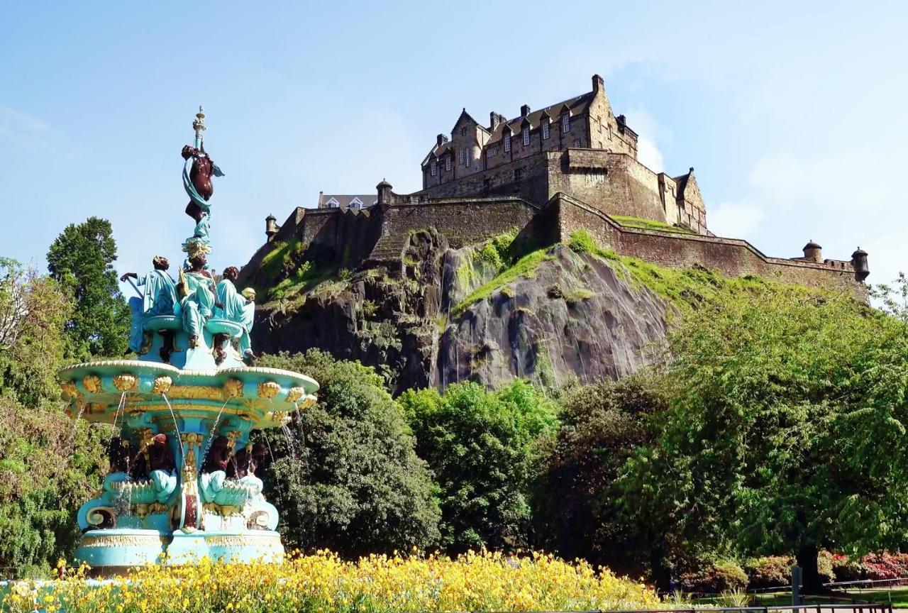 Apartamento Bright And Cosy Flat At The Heart Of The Old Town Edimburgo Exterior foto